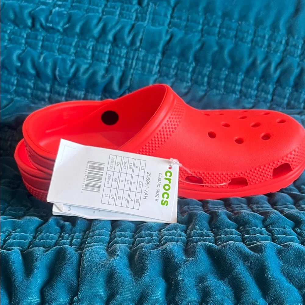 CROCS Kids Vibrant Red Water Shoes - Picture 2 of 4